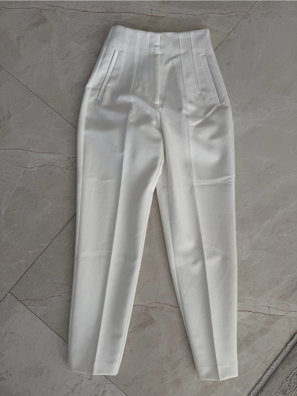 Zara White Straight-Leg High-Waist Trousers xs